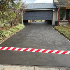 水泥车道 Concrete driveway