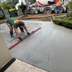 水泥车道铺设  Concrete driveway paving