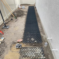 鹅卵石地砖铺设  Pebble floor tile laying