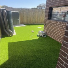 后院人工草铺设 Backyard artificial grass laying