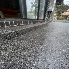 黑色水洗石地面 Black washed stone floor