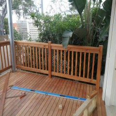 墨尔本露台定制实木围栏 MelbourneCustomized solid wood fence for terrace